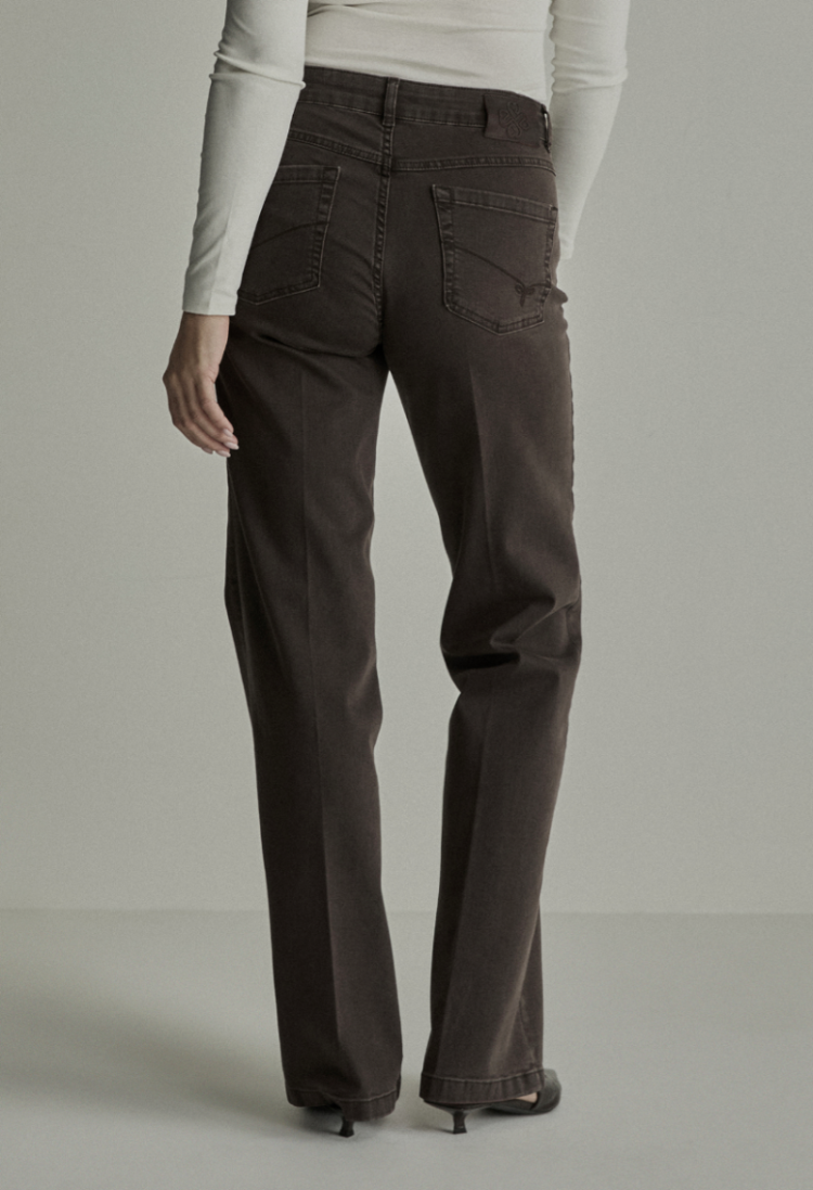 EVE DEEP BROWN