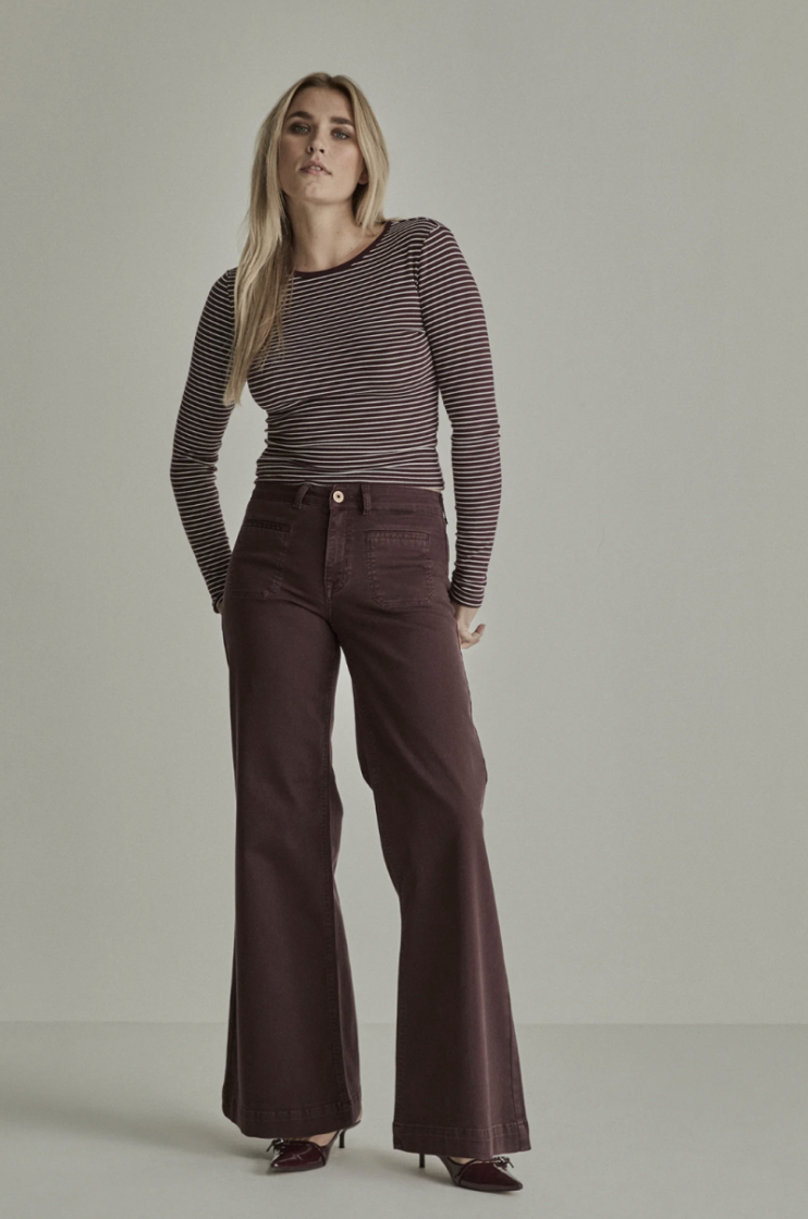 SHARON BURGUNDY