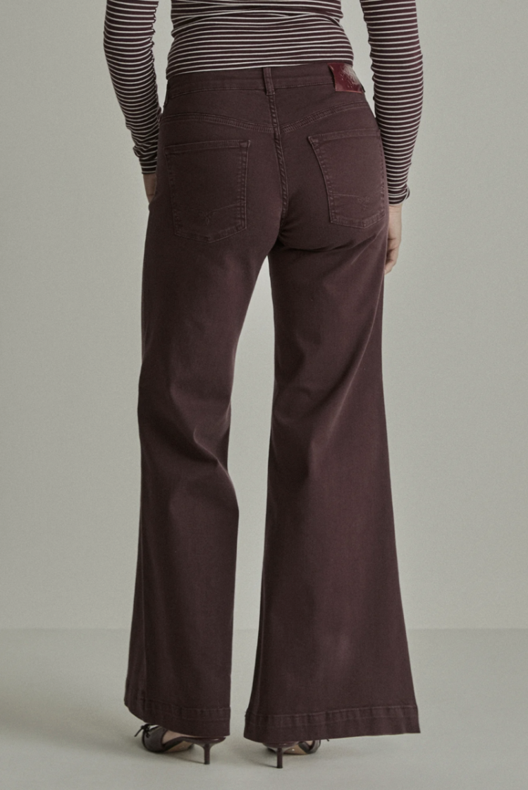 SHARON BURGUNDY
