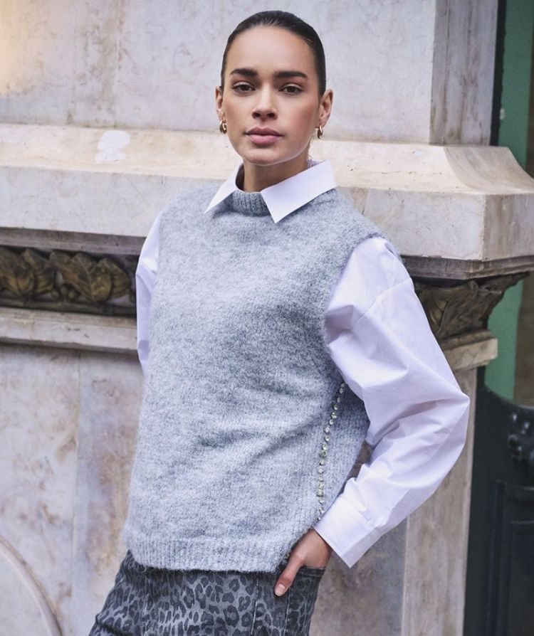  LIGHT GREY