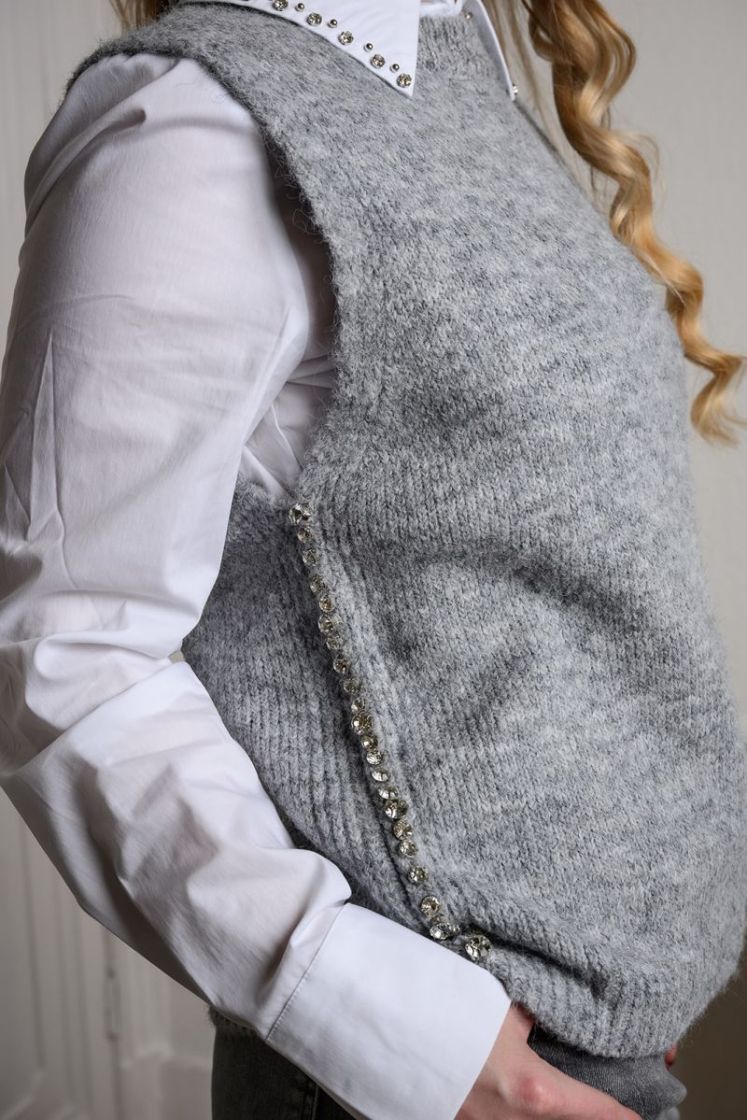 LIGHT GREY