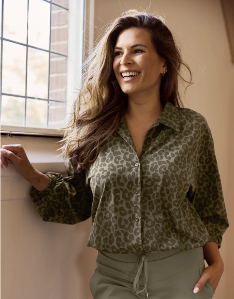 GREEN